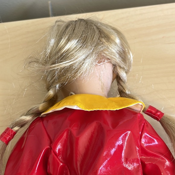 Rain shower Rachel Porcelain doll - Picture 16 of 16